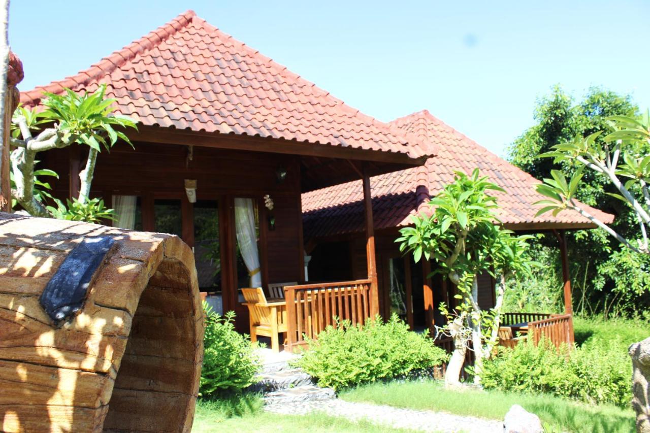 Bamboo Bungalow Jungle View Batununggul Kültér fotó